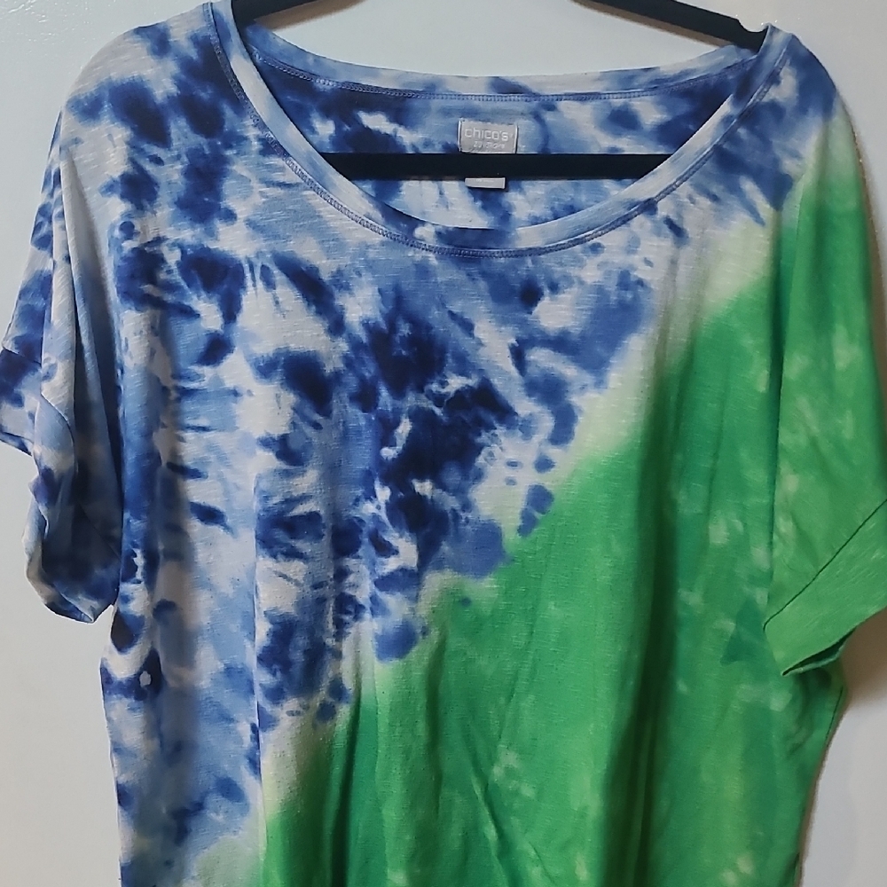 Chico's Zenergy Blue and Green Tie-Dye Short Sleeve Top